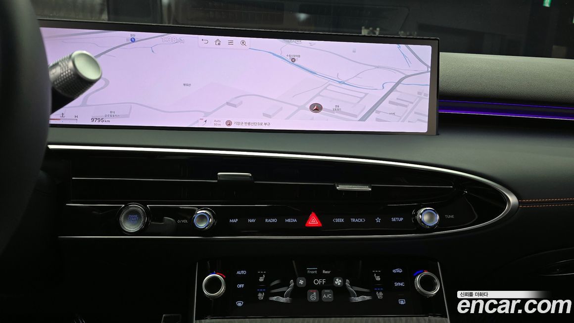 Genesis GV70 2025
