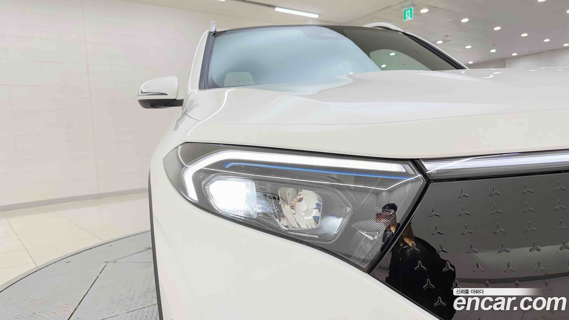 Mercedes-Benz EQB 2026