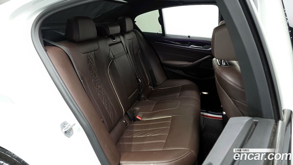 BMW 5-Series 2023