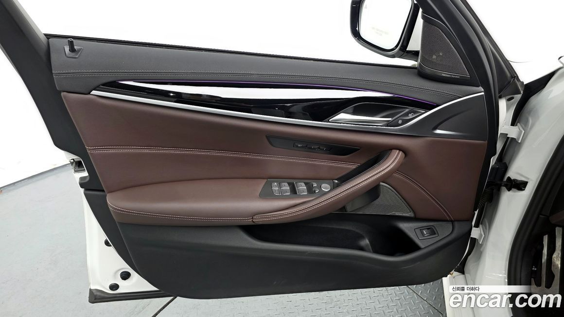 BMW 5-Series 2023