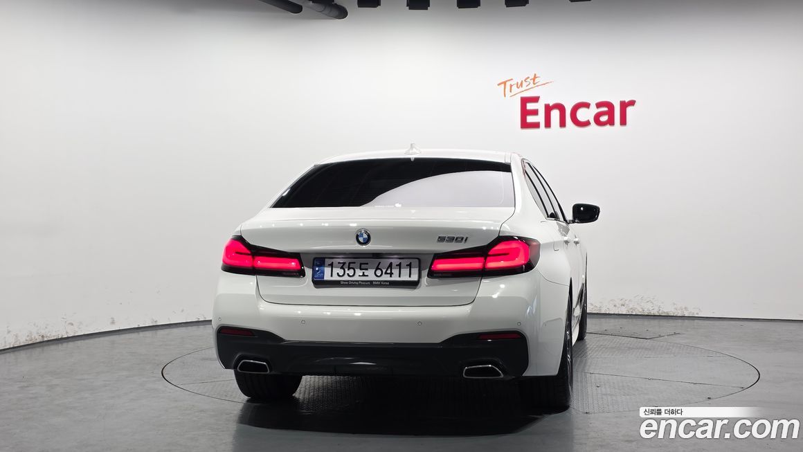 BMW 5-Series 2023
