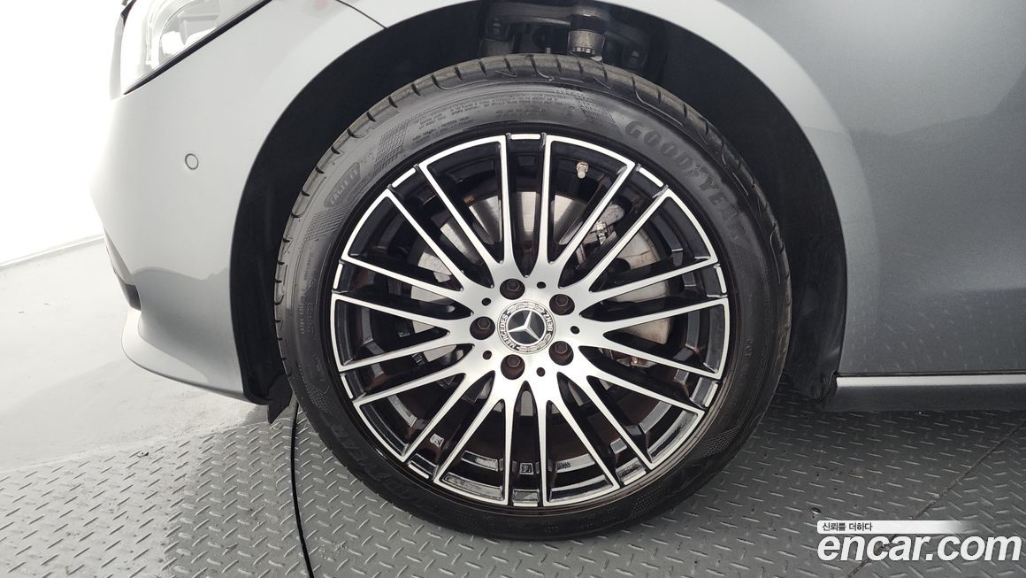 Mercedes-Benz C-Class 2022