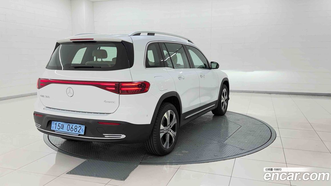 Mercedes-Benz EQB 2026