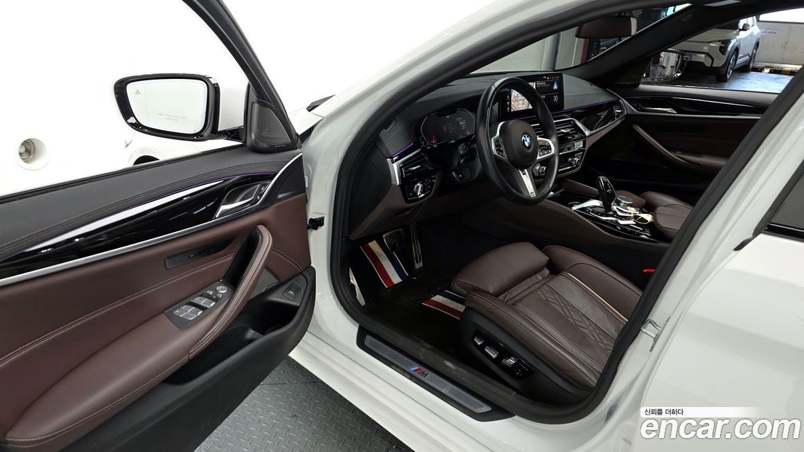 BMW 5-Series 2023