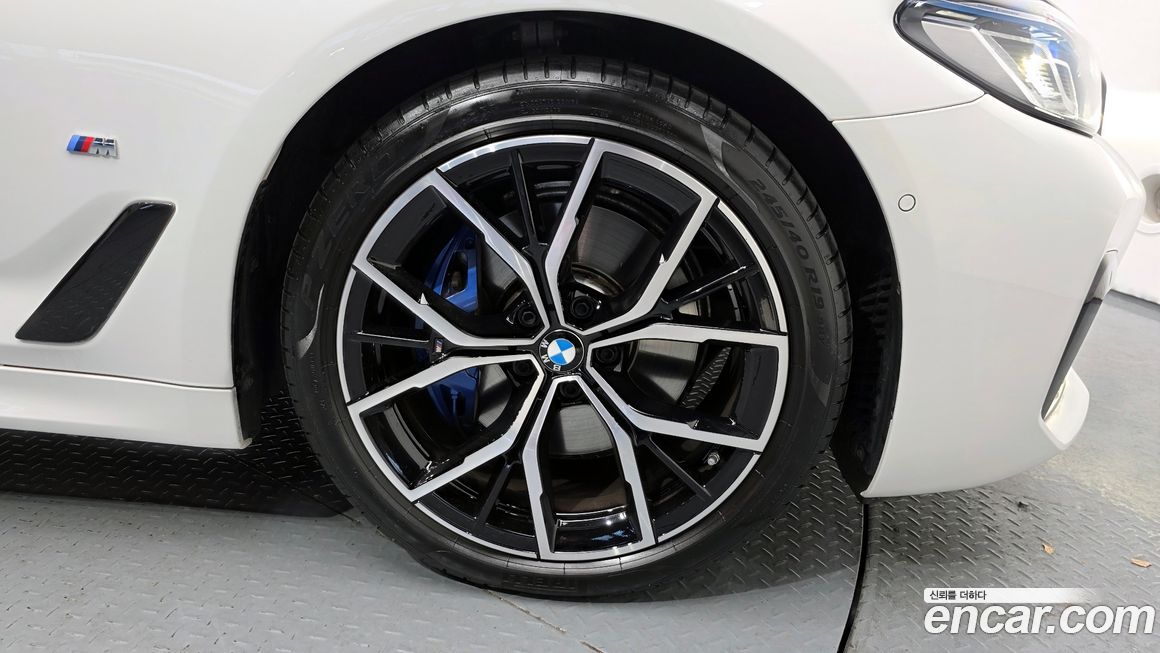 BMW 5-Series 2023