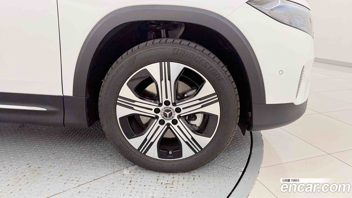 Mercedes-Benz EQB 2026