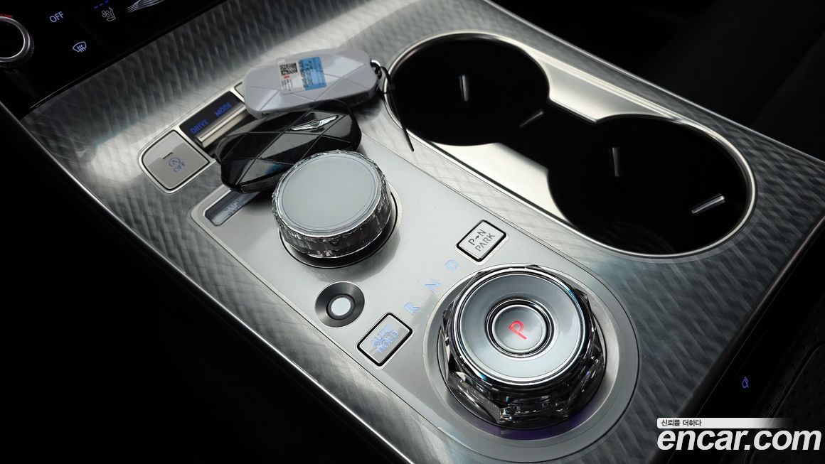 Genesis GV70 2025