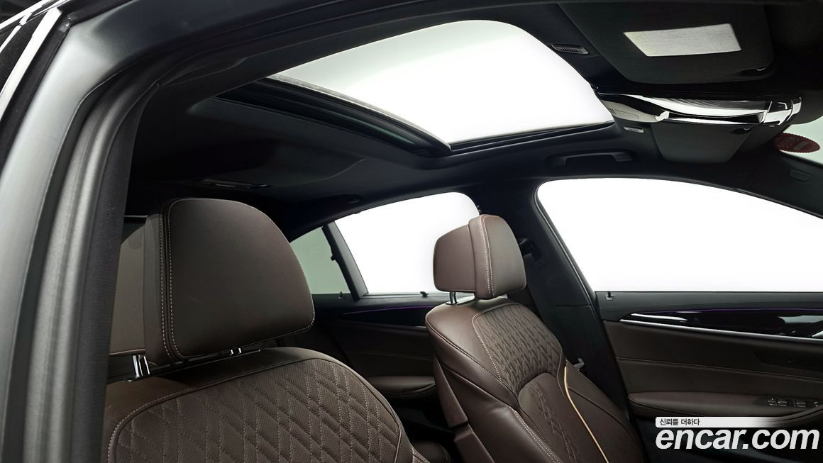 BMW 5-Series 2023
