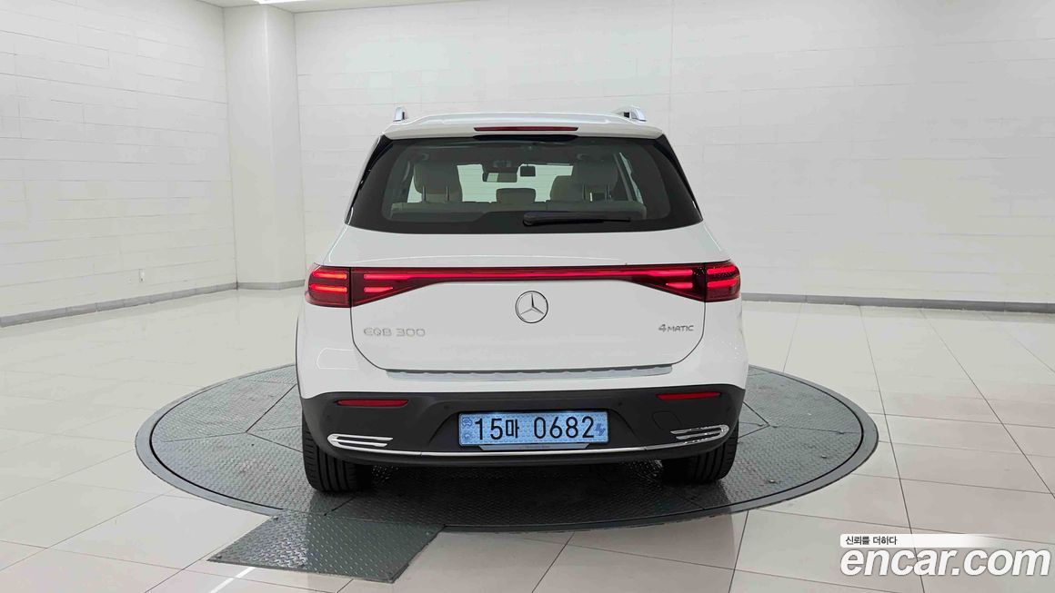 Mercedes-Benz EQB 2026