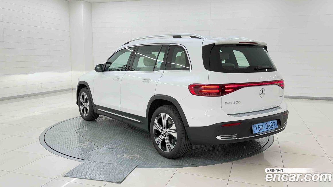 Mercedes-Benz EQB 2026