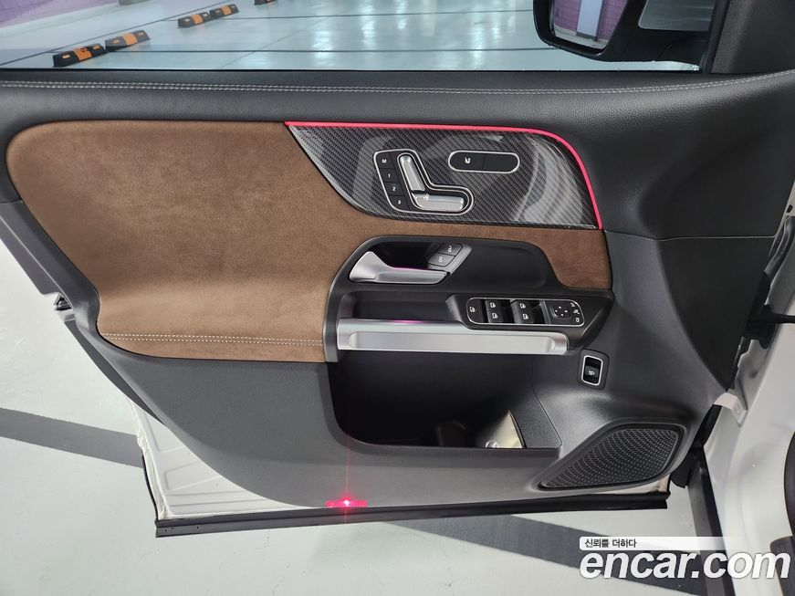 Mercedes-Benz GLB-Class 2025