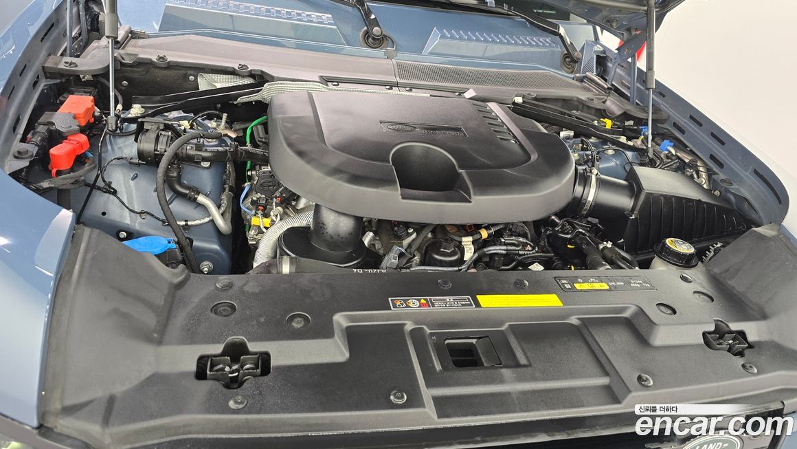 Land Rover Defender 2023