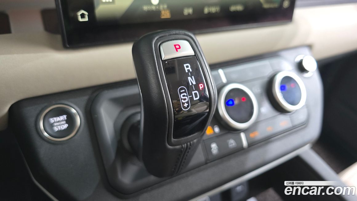 Land Rover Defender 2023