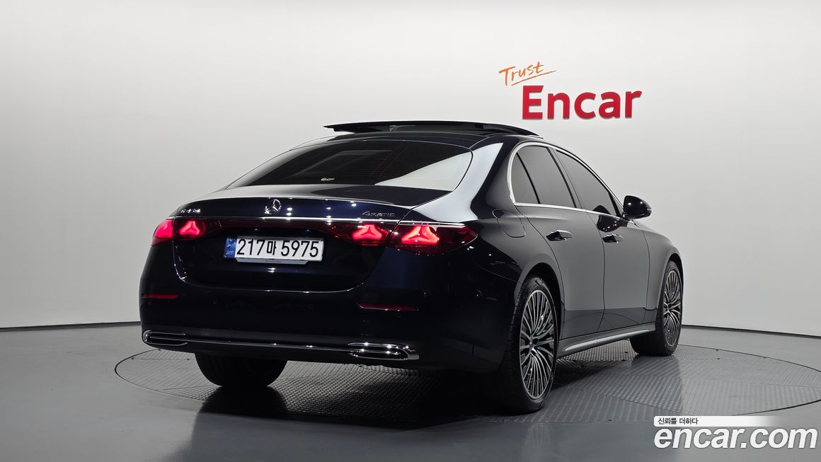 Mercedes-Benz E-Class 2024