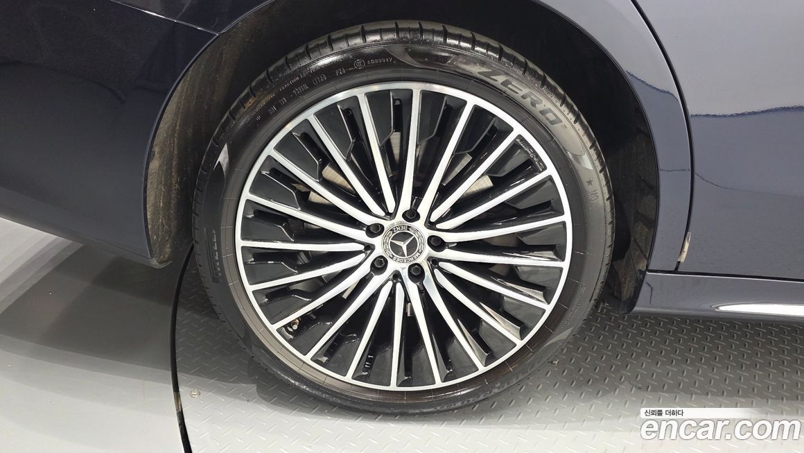 Mercedes-Benz E-Class 2024
