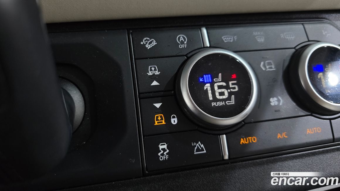 Land Rover Defender 2023