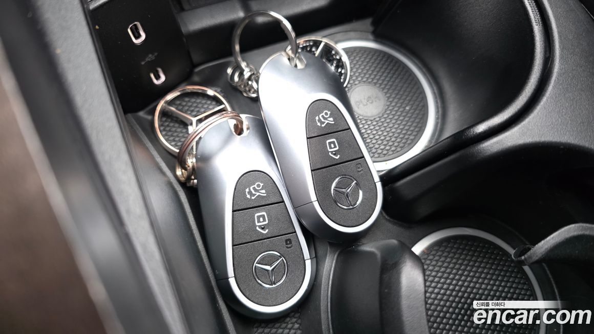 Mercedes-Benz E-Class 2024
