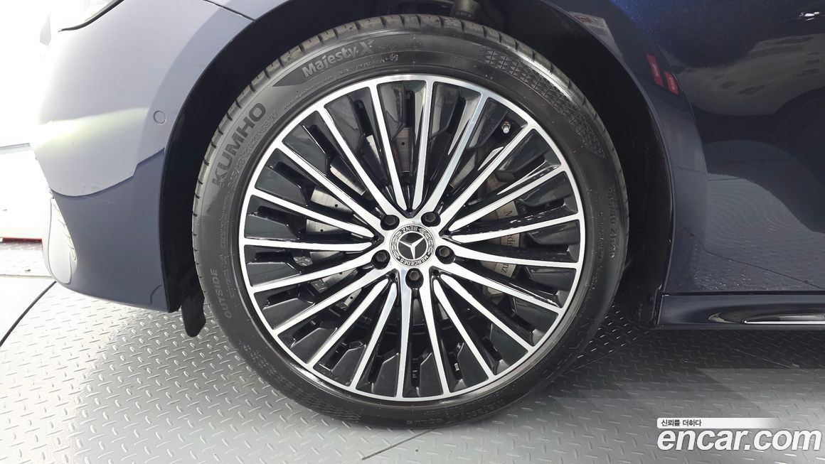 Mercedes-Benz E-Class 2024