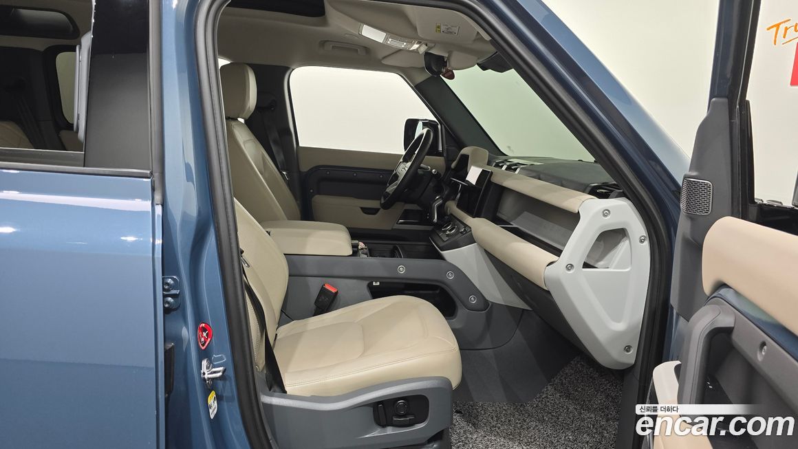 Land Rover Defender 2023