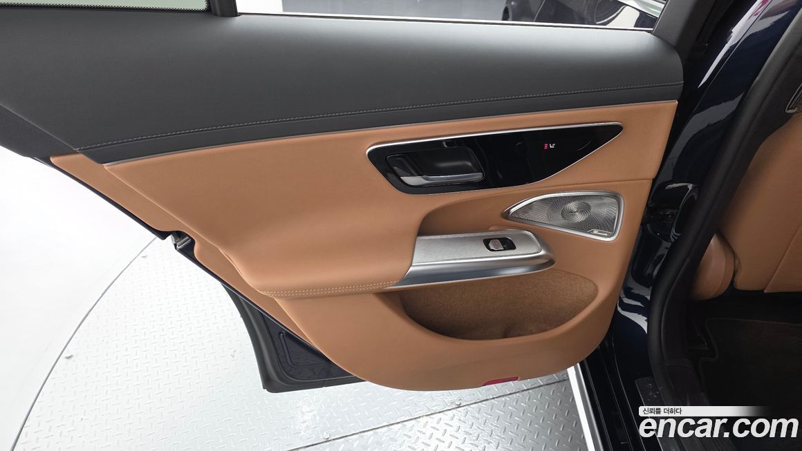 Mercedes-Benz E-Class 2024