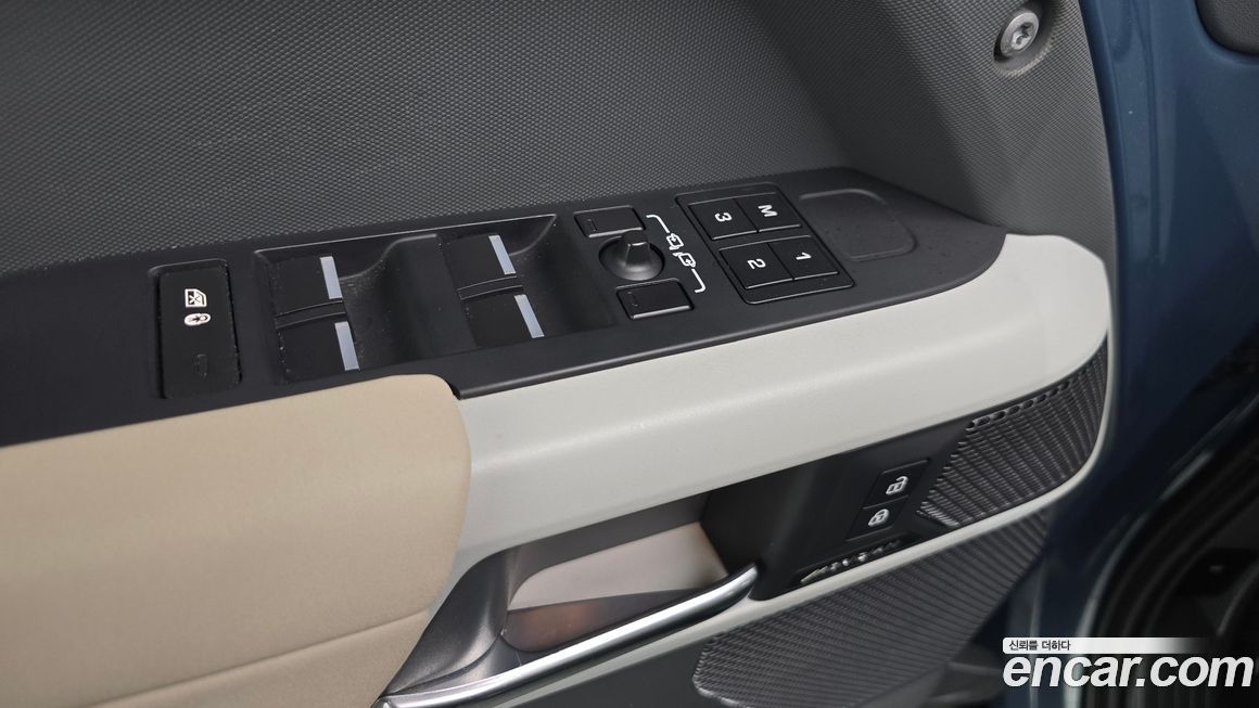 Land Rover Defender 2023