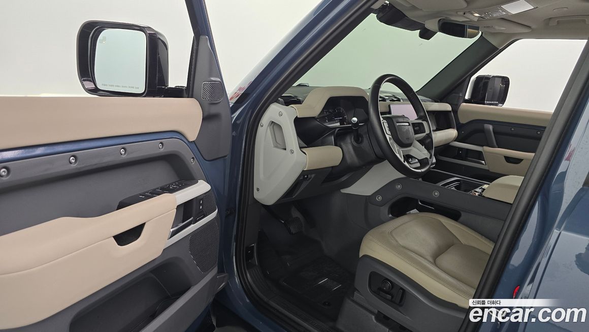 Land Rover Defender 2023