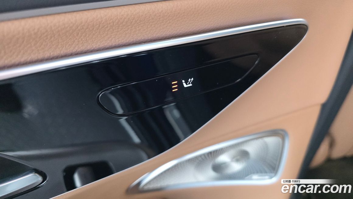 Mercedes-Benz E-Class 2024