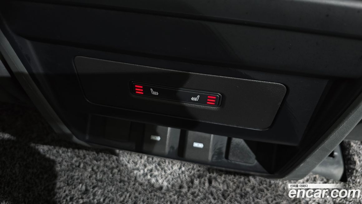 Land Rover Defender 2023