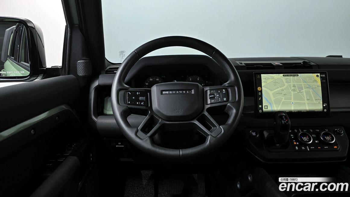 Land Rover Defender 2023