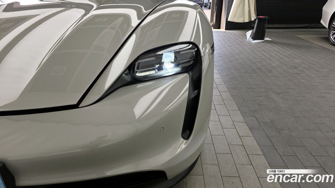 Porsche Taycan 2022