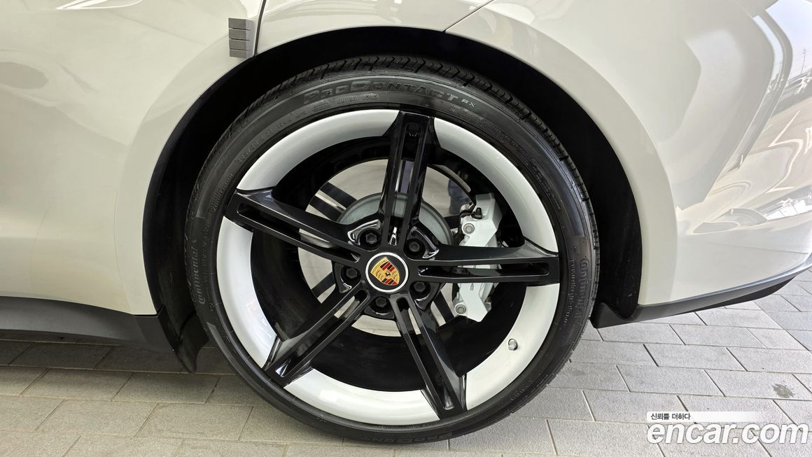 Porsche Taycan 2022