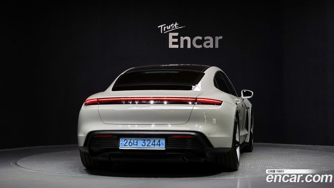 Porsche Taycan 2022