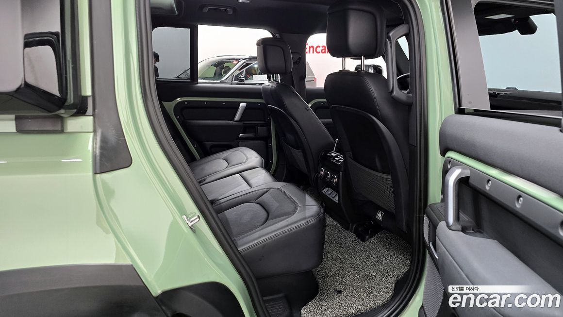 Land Rover Defender 2023