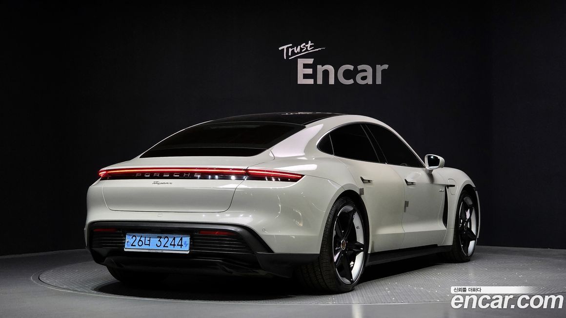 Porsche Taycan 2022