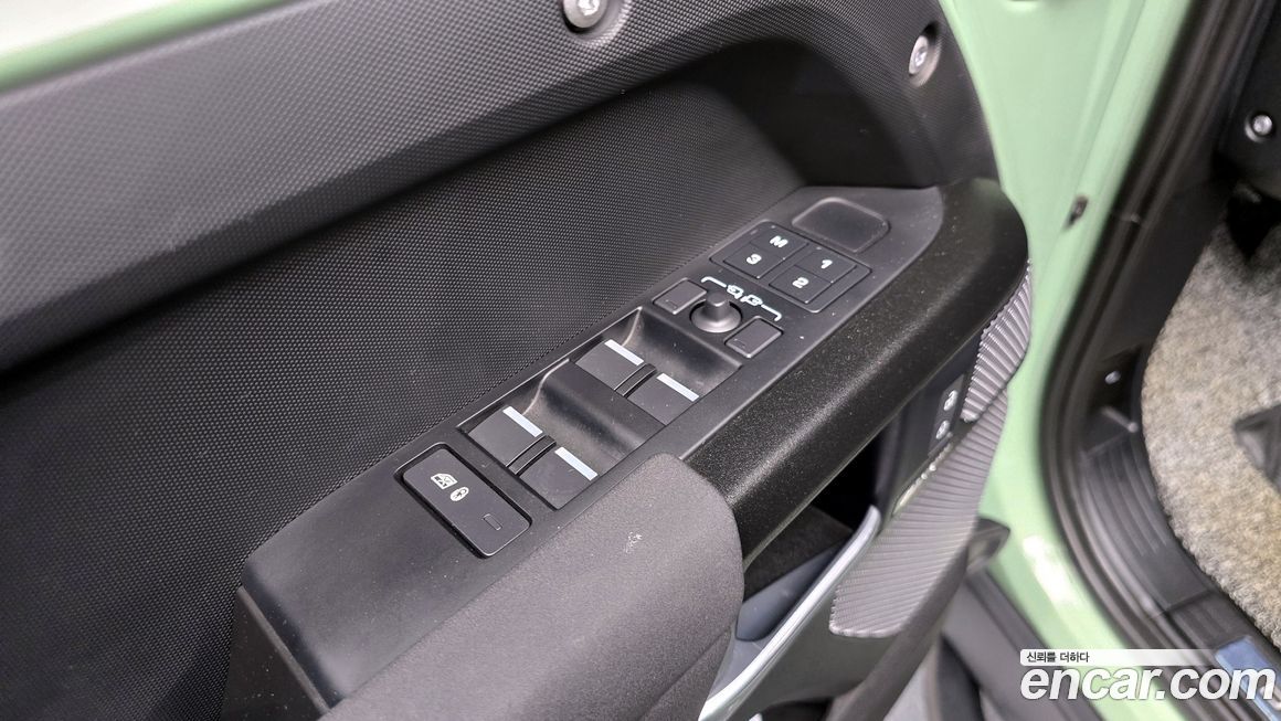 Land Rover Defender 2023