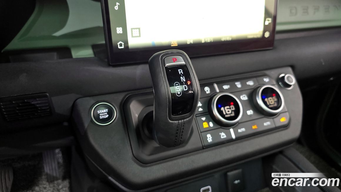 Land Rover Defender 2023