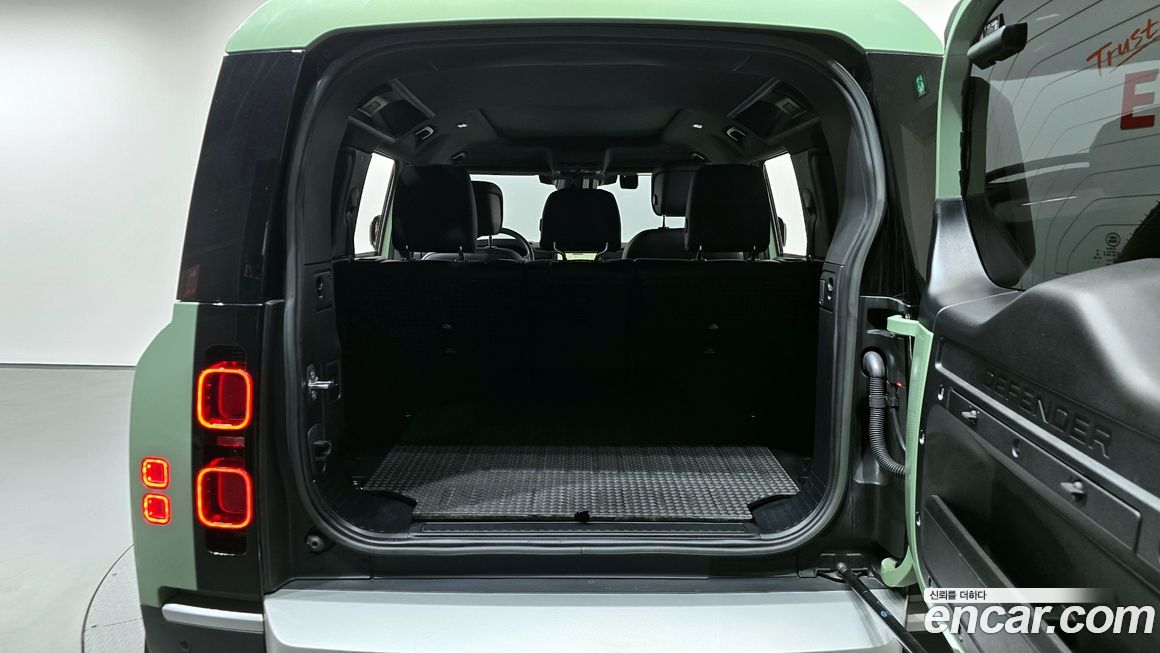 Land Rover Defender 2023