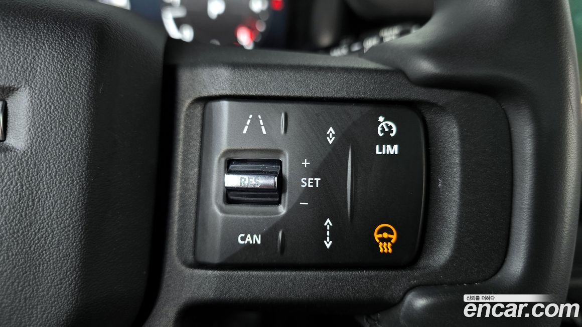 Land Rover Defender 2023