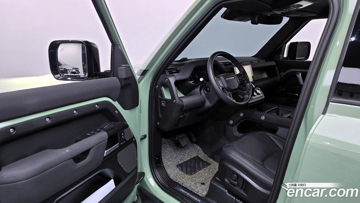 Land Rover Defender 2023