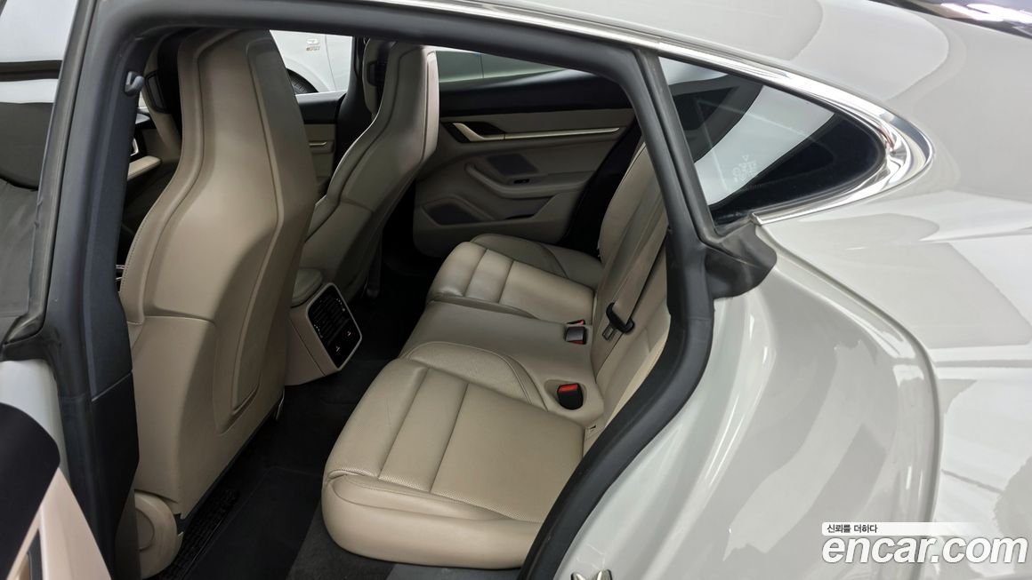 Porsche Taycan 2022