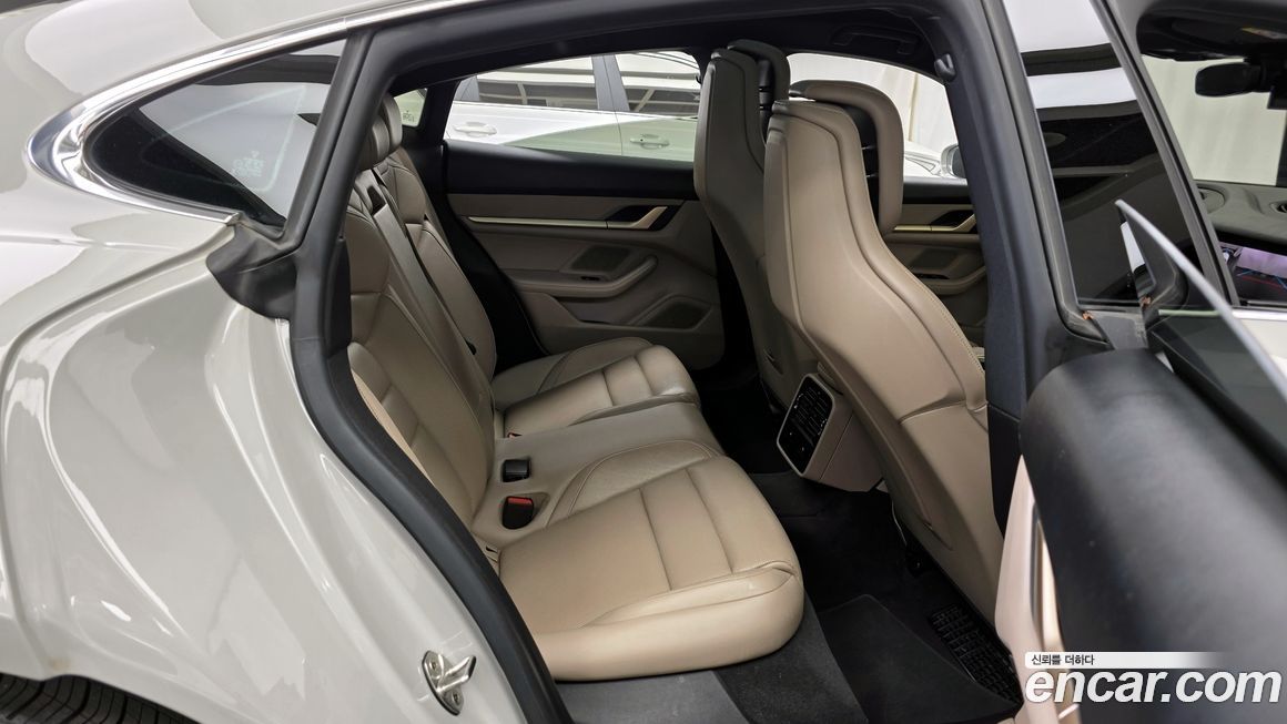 Porsche Taycan 2022