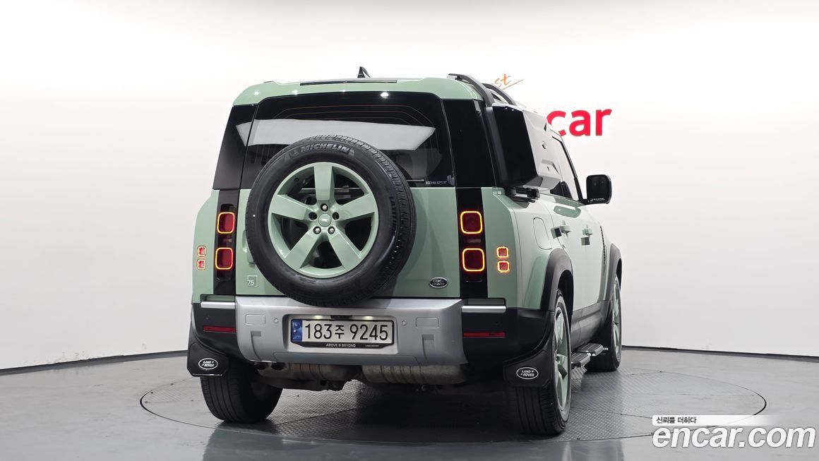 Land Rover Defender 2023