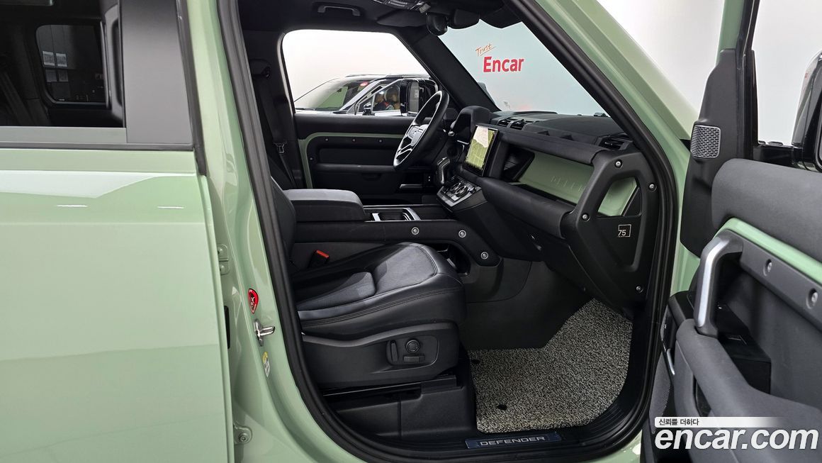 Land Rover Defender 2023