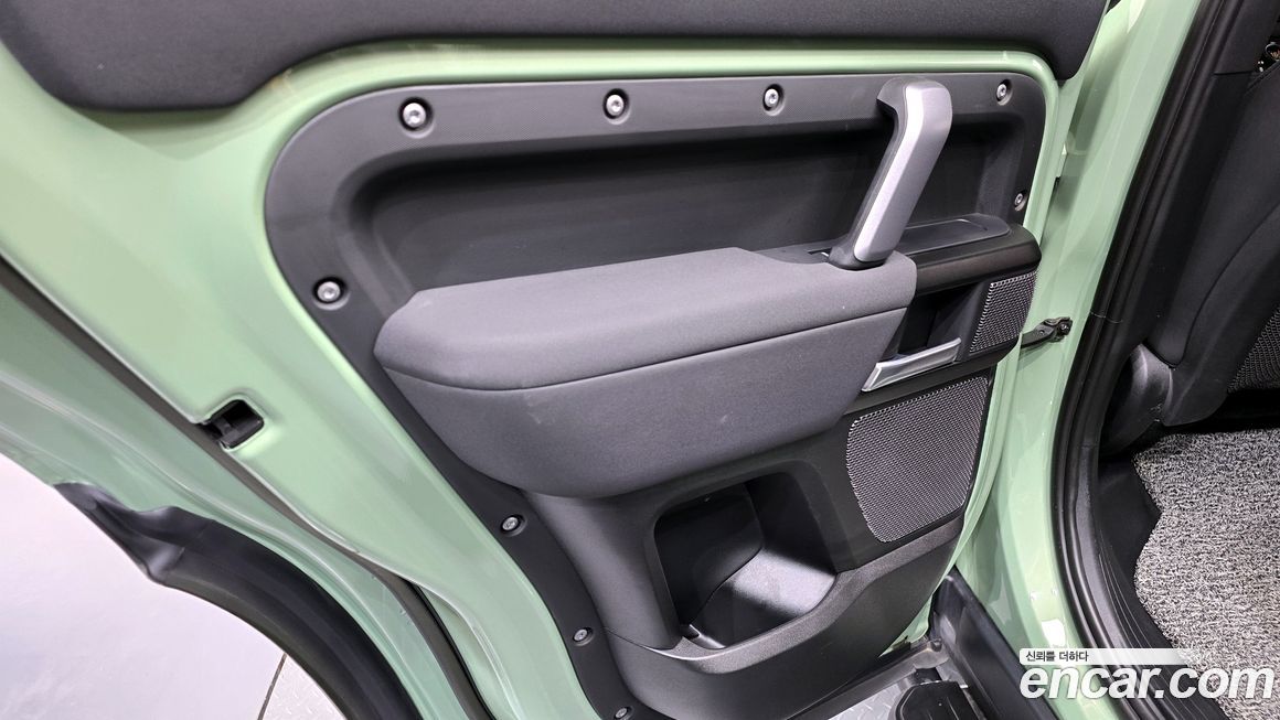 Land Rover Defender 2023