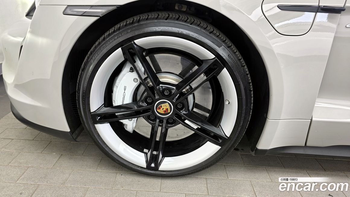 Porsche Taycan 2022