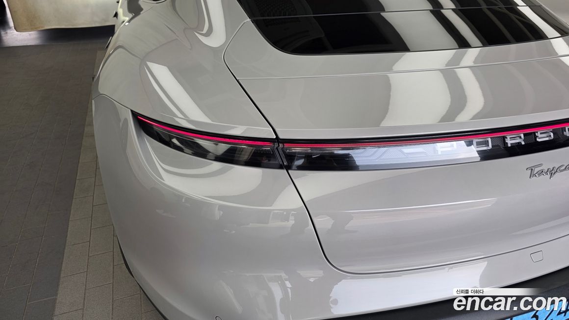 Porsche Taycan 2022