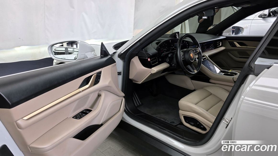 Porsche Taycan 2022