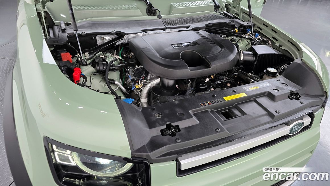 Land Rover Defender 2023