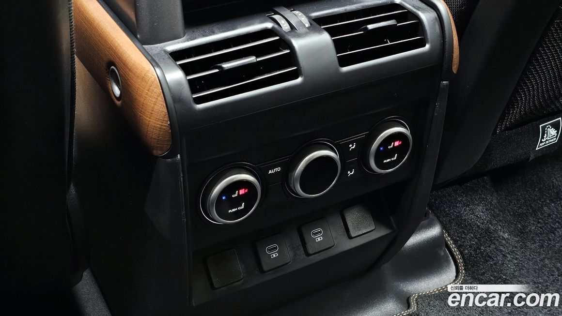 Land Rover Defender 2023