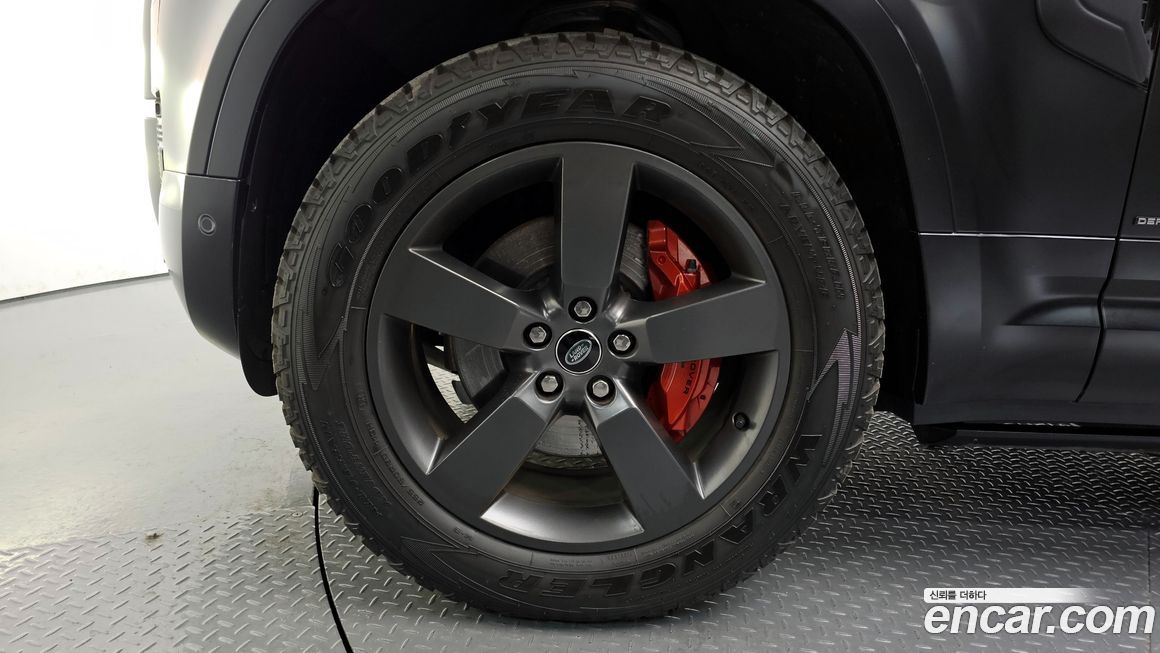 Land Rover Defender 2023